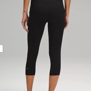 Lulu Fast + Free 19" Crop. Size 6. NEW